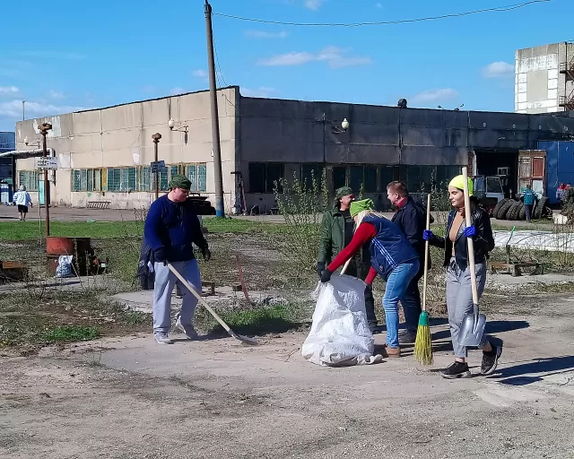 В субботу 22 апреля на территории ОАО "Моготекс" был проведен субботник