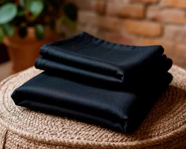 Как освежить черную ткань: простые способы и профессиональные решения
