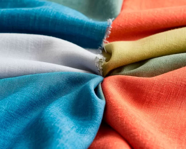 Как восстановить цвет выцветшей ткани: красители, тонеры и практические советы