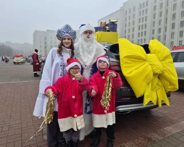 Автопарад "За рулем Дед Мороз"