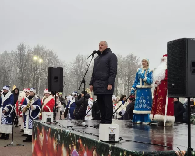 Автопарад "За рулем Дед Мороз"