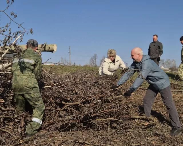 Работники ОАО "Моготекс" взялись за благоустройство