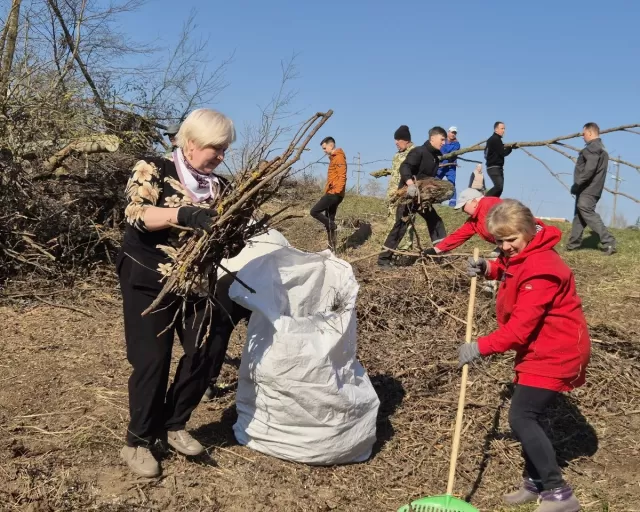 Работники ОАО "Моготекс" взялись за благоустройство