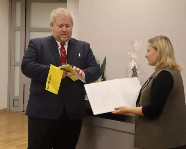 ОАО "Моготекс" передал в дар Музею Славы Могилевщины уникальное издание