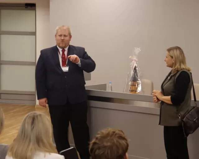 ОАО "Моготекс" передал в дар Музею Славы Могилевщины уникальное издание