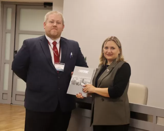 ОАО "Моготекс" передал в дар Музею Славы Могилевщины уникальное издание